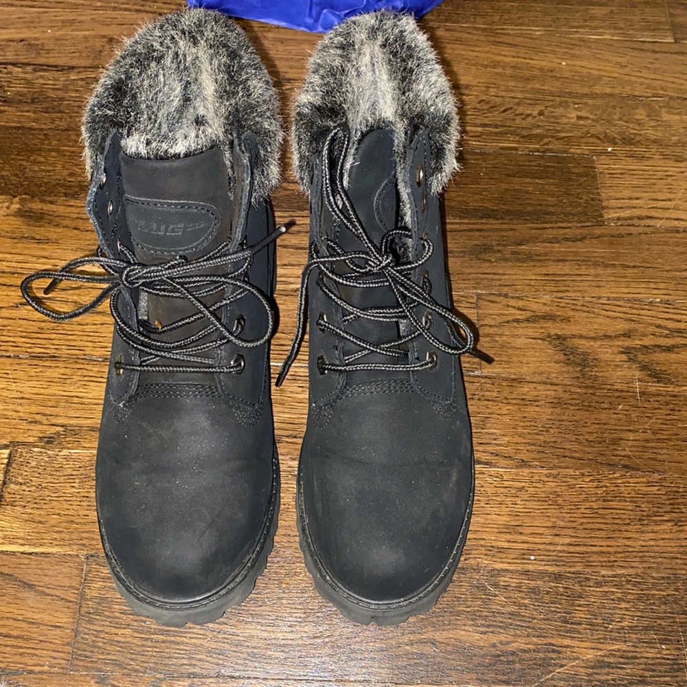 Woman’s winter boots, lugz. Size 6